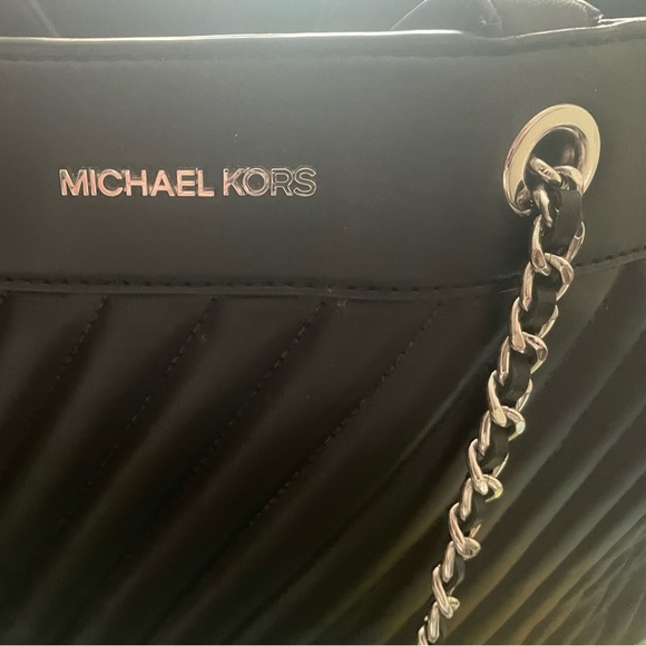Michael Kors - Picture 2 of 4